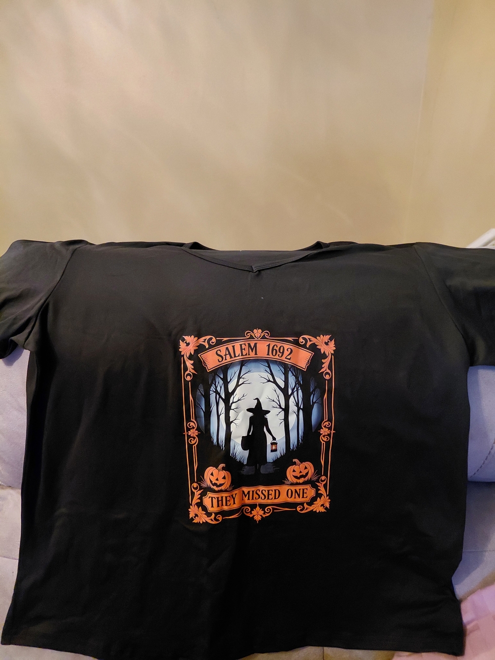 Black 'Salem 1692' Halloween Graphic Tee